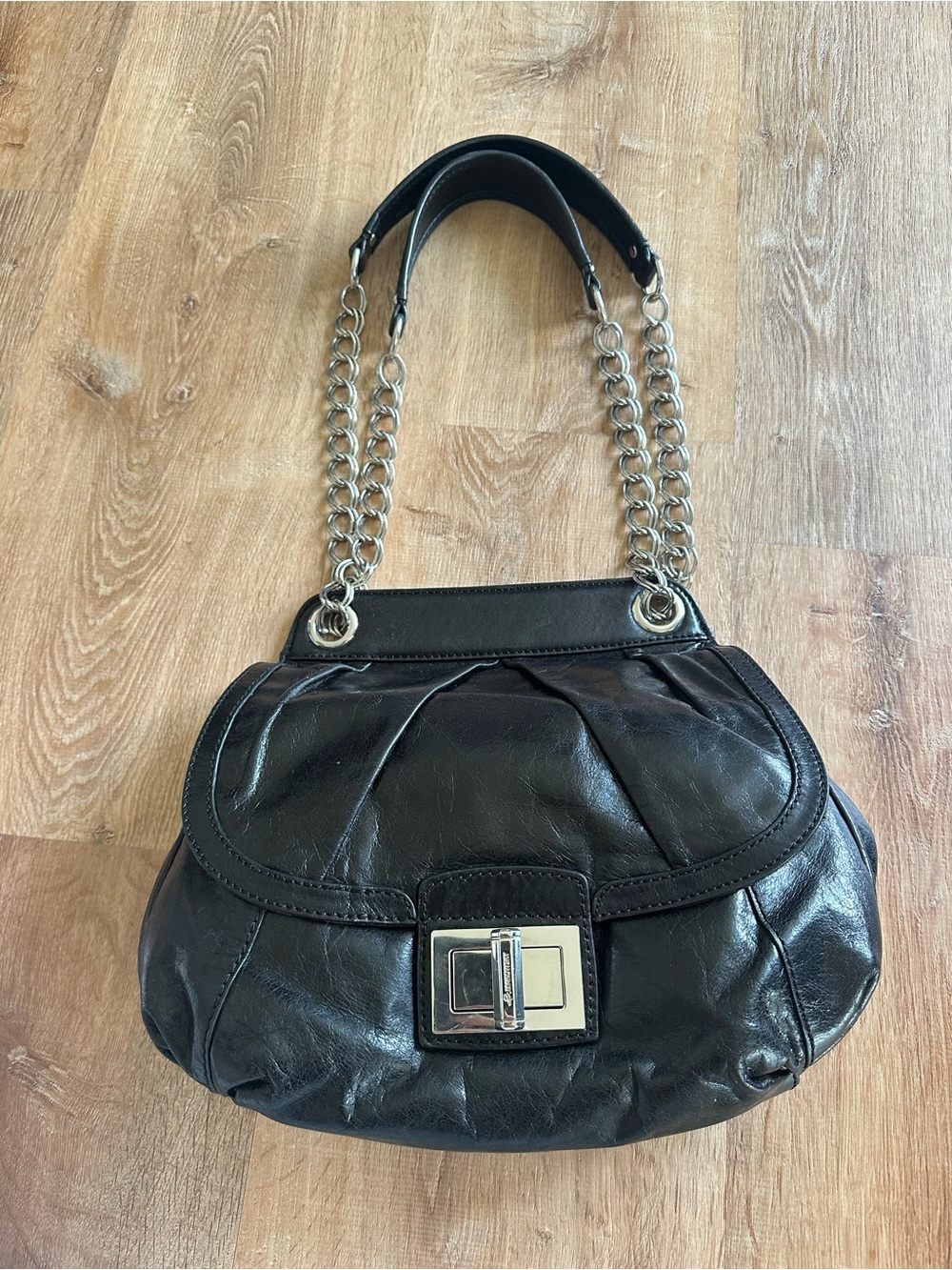 B makowwky Leather Chain-Handle Shoulder Bag